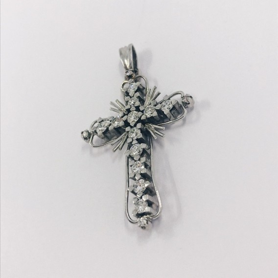 Colgante cruz en oro blanco 18kt. y brillantes.