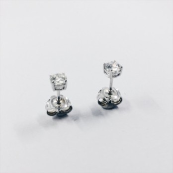 Pendientes dormilonas en oro blanco y brillantes