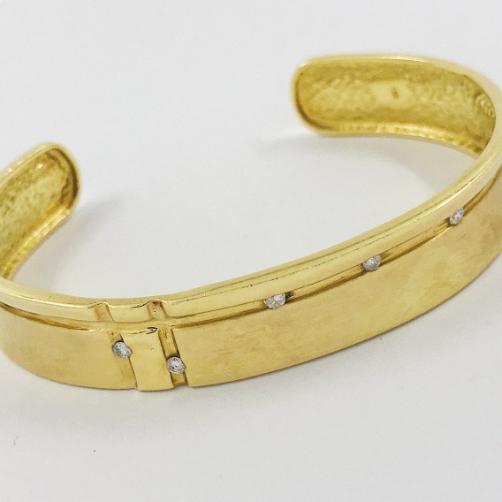 Esclava en oro 18kt. con brillantes.