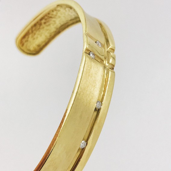 Esclava en oro 18kt. con brillantes.