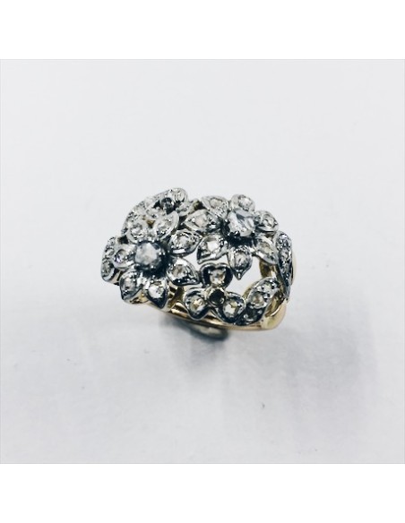 Anillo de oro y diamantes