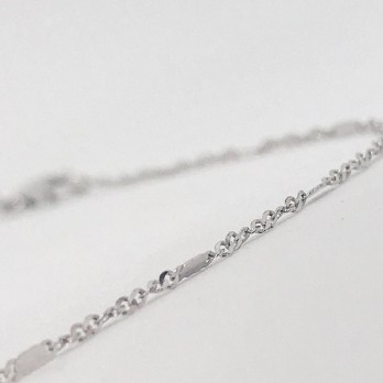 Collar en oro blanco con brillantes. 2