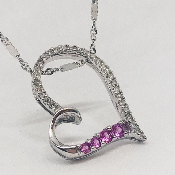 Collar en oro blanco con brillantes.