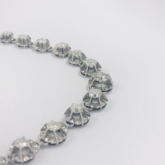 Gargantilla en oro blanco y brillantes