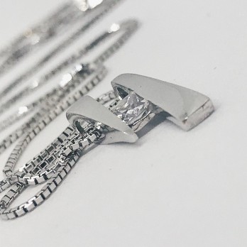 Collar en oro blanco 18kt con circonita. 2