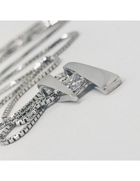 Collar en oro blanco 18kt con circonita.