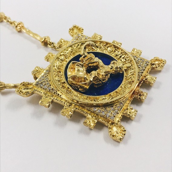 Cadena y colgante Madona de Port Lligat en oro 18kt