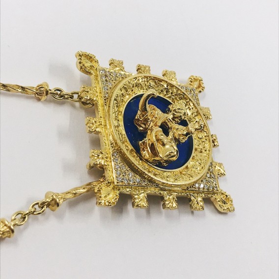 Cadena y colgante Madona de Port Lligat en oro 18kt