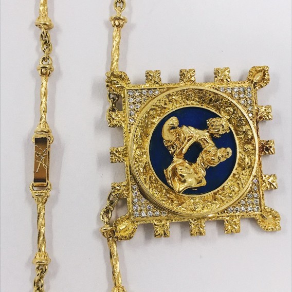 Cadena y colgante Madona de Port Lligat en oro 18kt