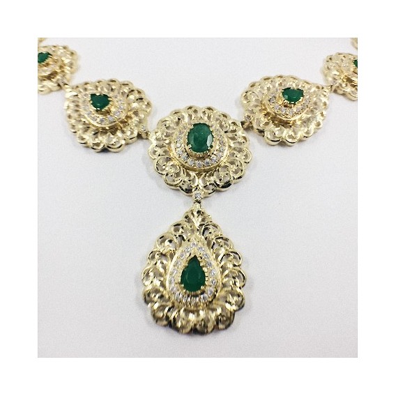 Collar de oro con brillantes y esmeraldas