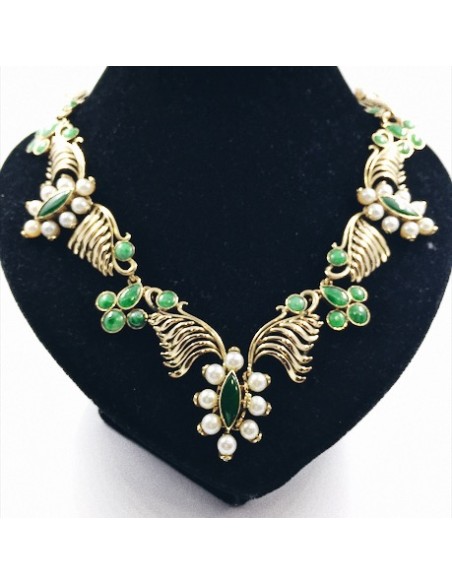 Collar de oro con perlitas y jade