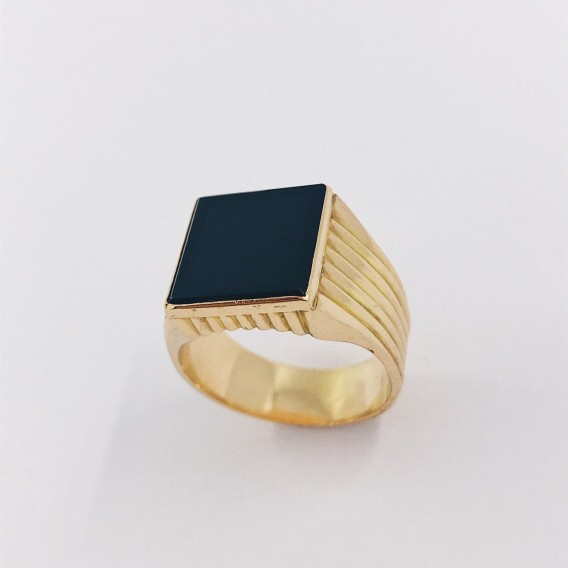 Anillo sello en oro 18kt con onix
