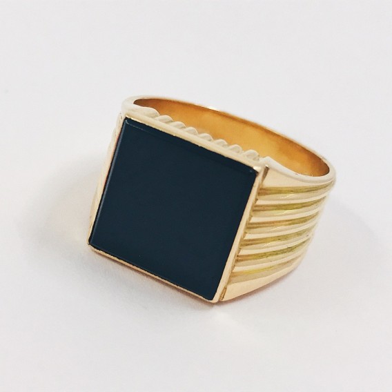 Anillo sello en oro 18kt con onix