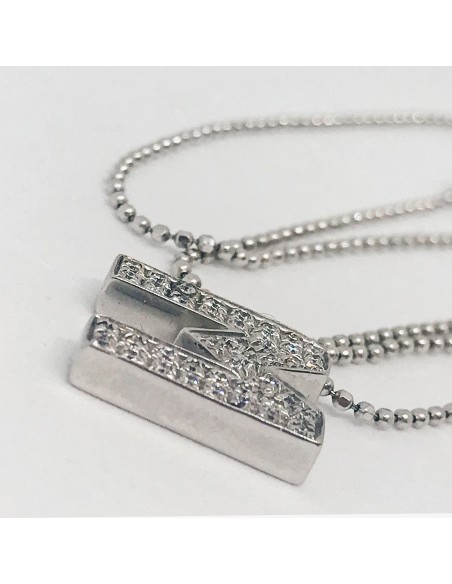 Collar en oro blanco con brillante.