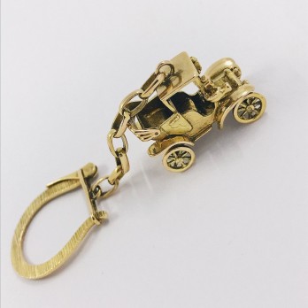 Llavero con forma de coche en oro 18kt 2