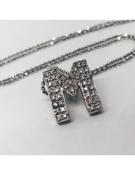 Collar en oro blanco con brillante.