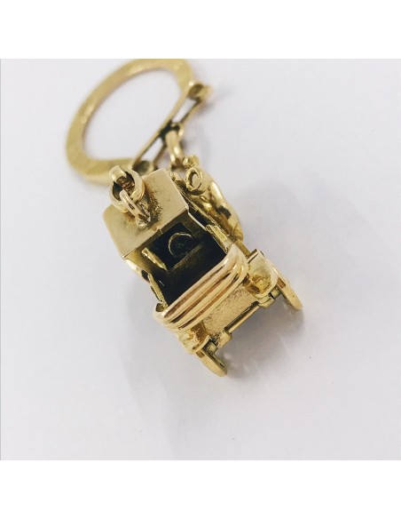 Llavero con forma de coche en oro 18kt