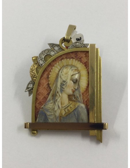 Colgante medalla en oro, marfil y diamantes
