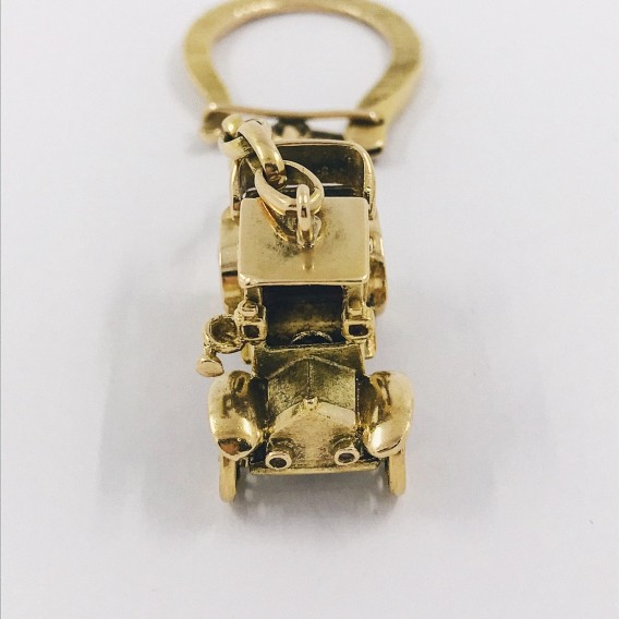 Llavero con forma de coche en oro 18kt