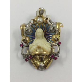 Colgante con imagen de la Virgen en marfil enmarcada en oro