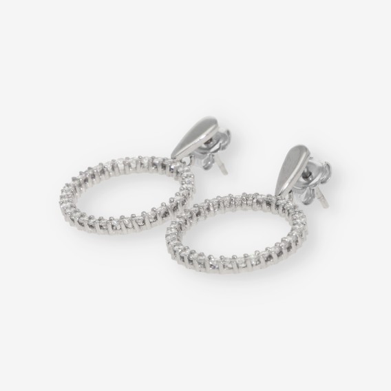 Pendientes de aro en oro blanco.