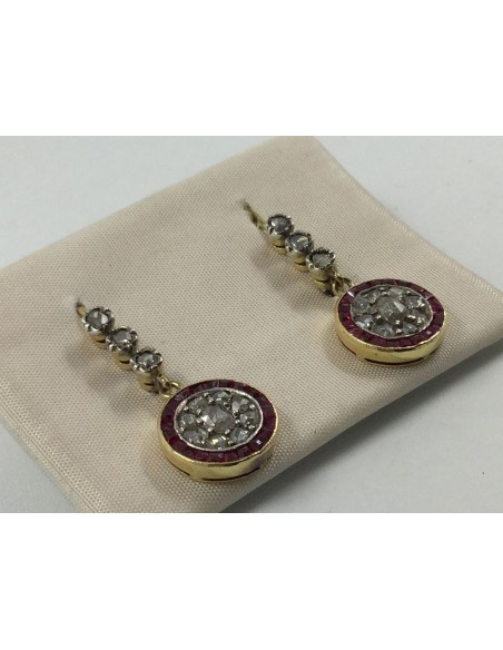 Pendientes en oro, diamantes y simil rubÃ­