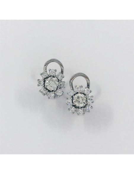 Pendientes en oro blanco con brillantes.