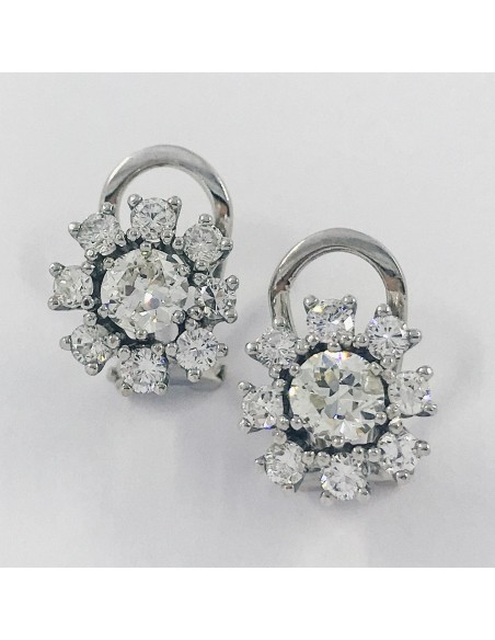 Pendientes en oro blanco con brillantes.