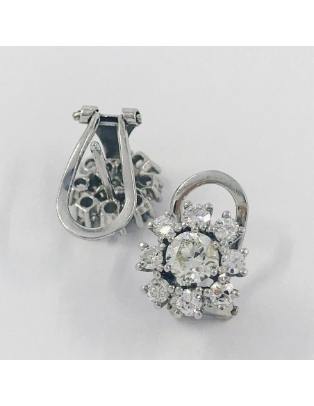 Pendientes en oro blanco con brillantes.