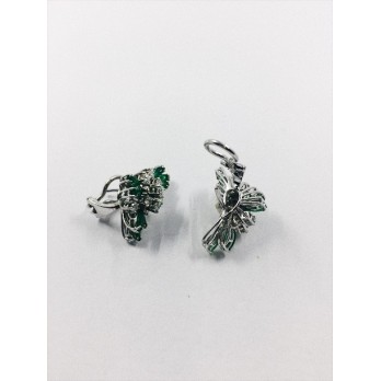 Pendientes de oro blanco, brillantes y esmeraldas. 2