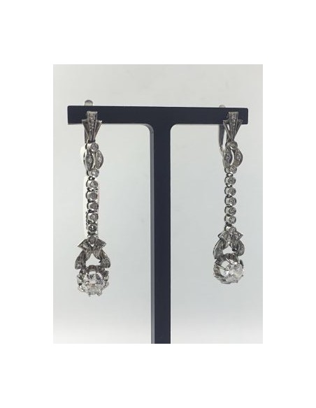 Pendientes largos de oro blanco y brillantes