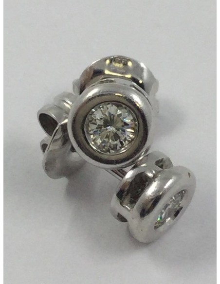 Pendientes dormilonas en oro blanco y brillantes