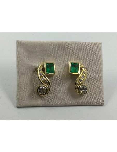 Pendientes en oro, brillantes y esmeraldas