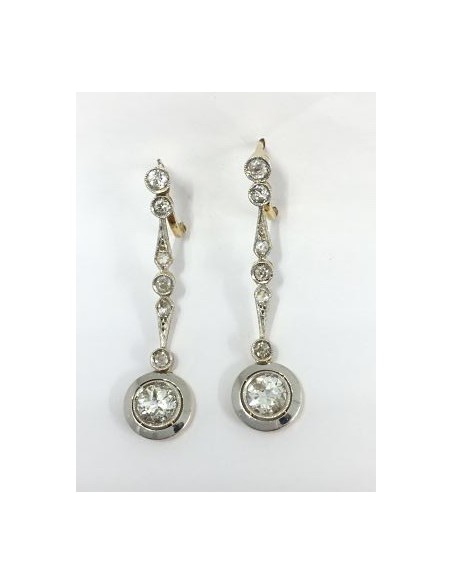 Pendientes largos de oro y brillantes