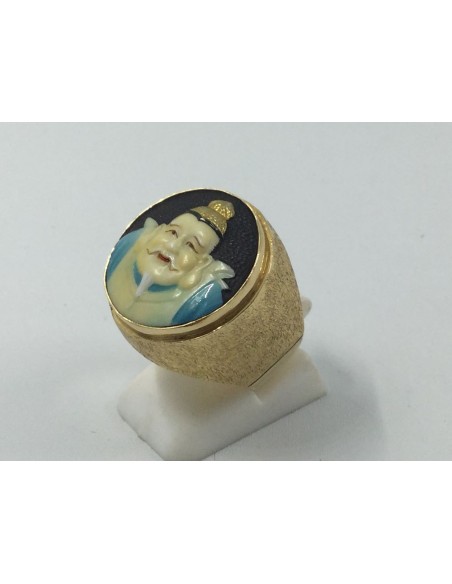 Anillo tipo sello con motivo de personaje oriental