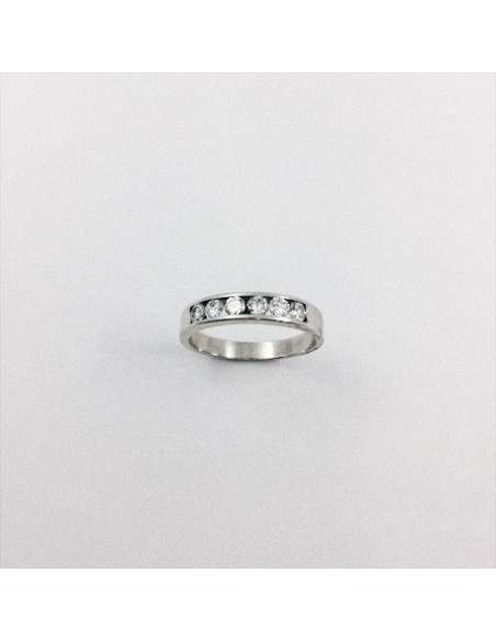 Anillo media alianza de oro blanco y brillantes