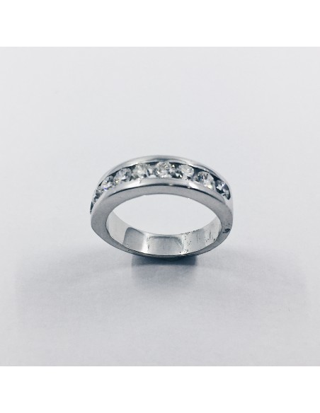 Anillo media alianza de oro blanco y brillantes