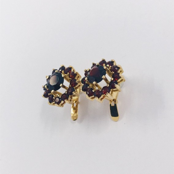 Pendientes en oro 18kt con granates.