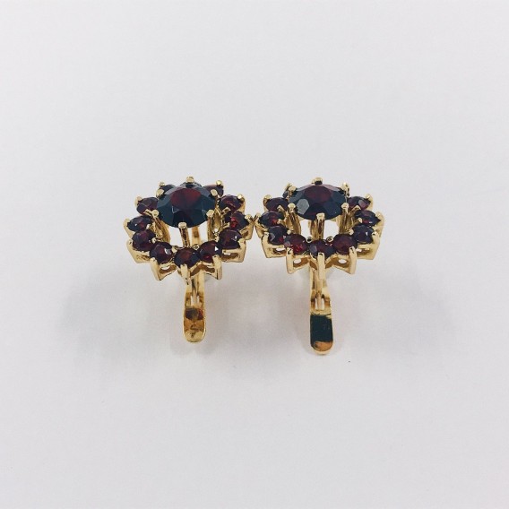 Pendientes en oro 18kt con granates.