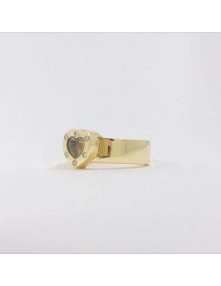 Anillo de oro con corazÃ³n central decorado con brillantes