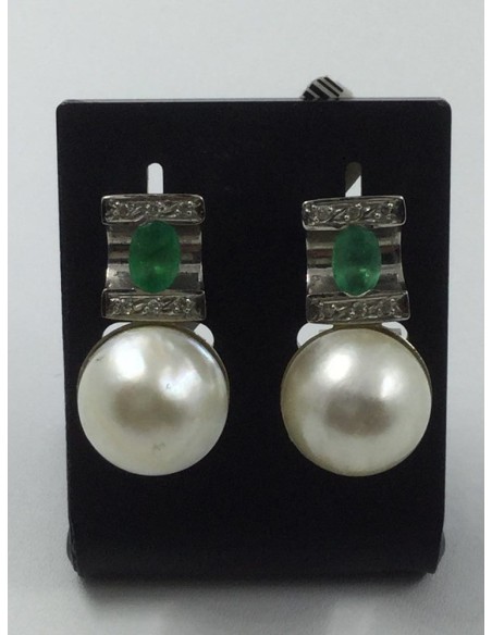 Pendientes de oro blanco, brillantes, esmeraldas y perla
