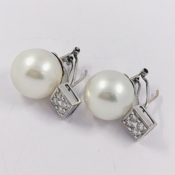 Pendientes en oro blanco 18kt con brillantes y perla