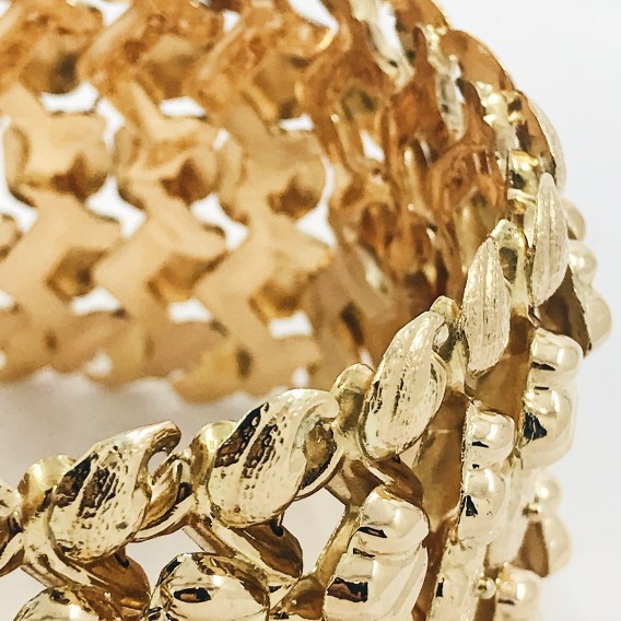 Pulsera ancha troquelada oro