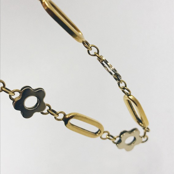 Pulsera con estrellas en oro 18kt.