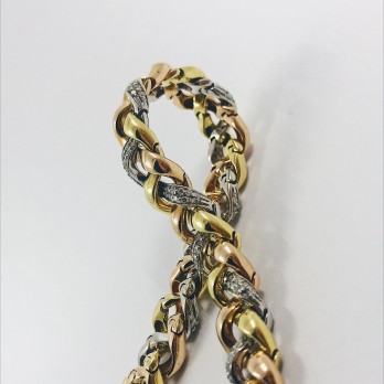 Pulsera en oro trenzado con brillantes. 2