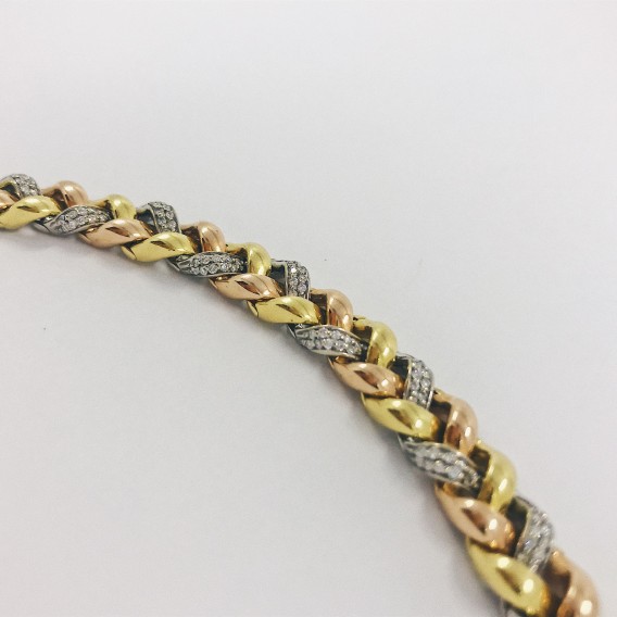 Pulsera en oro trenzado con brillantes.