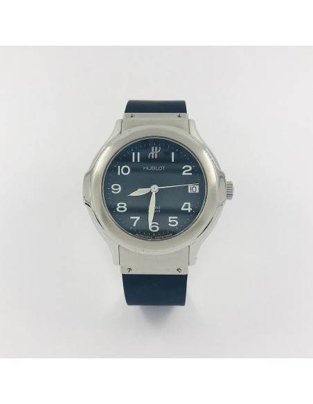 Hublot Elegant en acero con nÃºmero arÃ¡bigos.