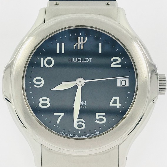 Hublot Elegant en acero con nÃºmero arÃ¡bigos.