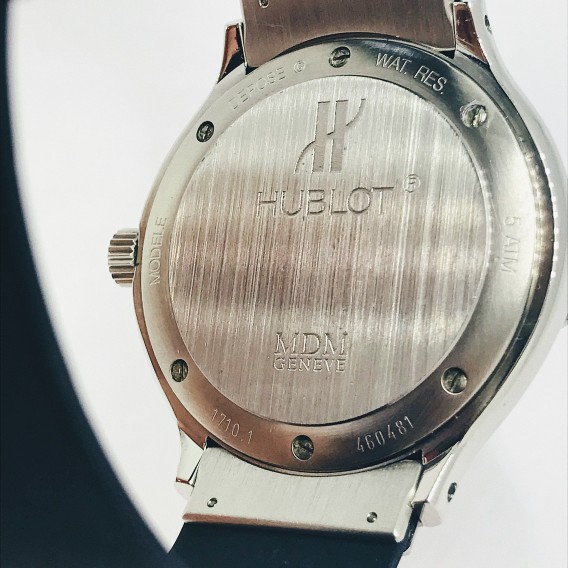 Hublot Elegant en acero con nÃºmero arÃ¡bigos.