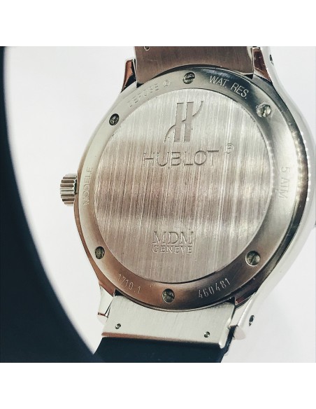Hublot Elegant en acero con nÃºmero arÃ¡bigos.